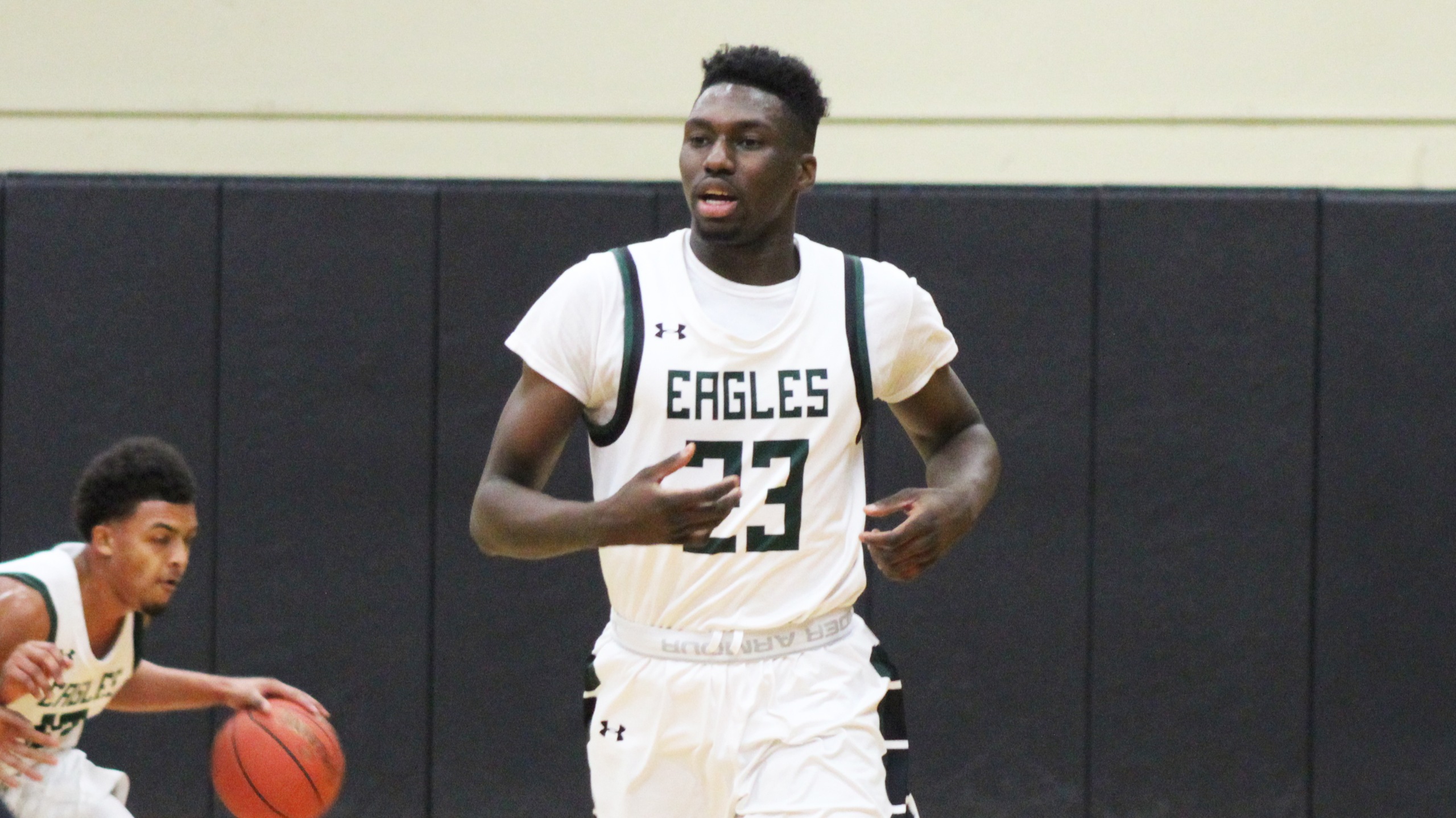 Eagles win thriller over Mustangs, 74-71