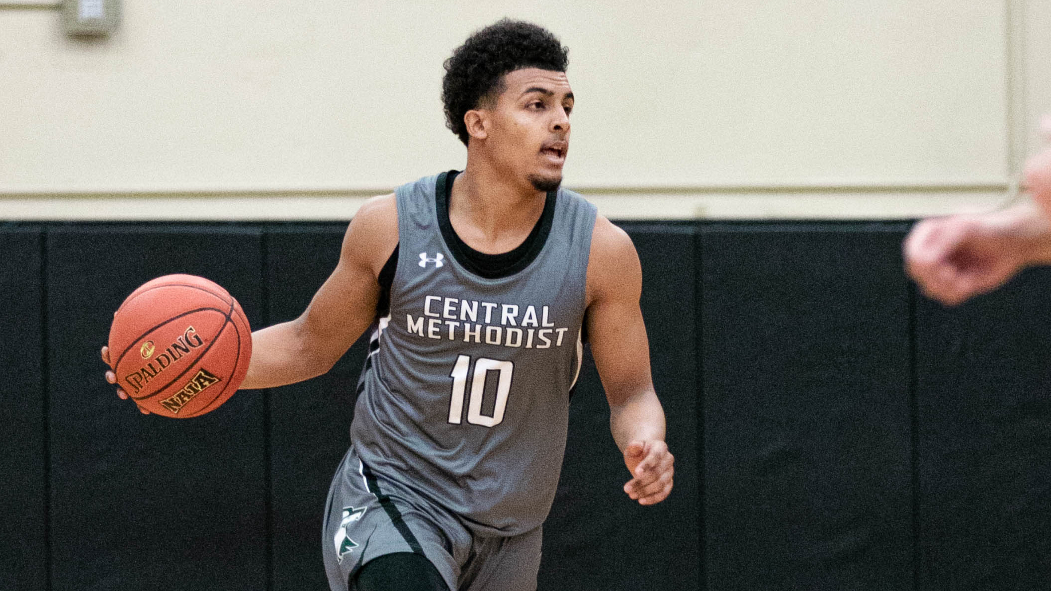 Lyles career night leads Eagles to road win at Grand View