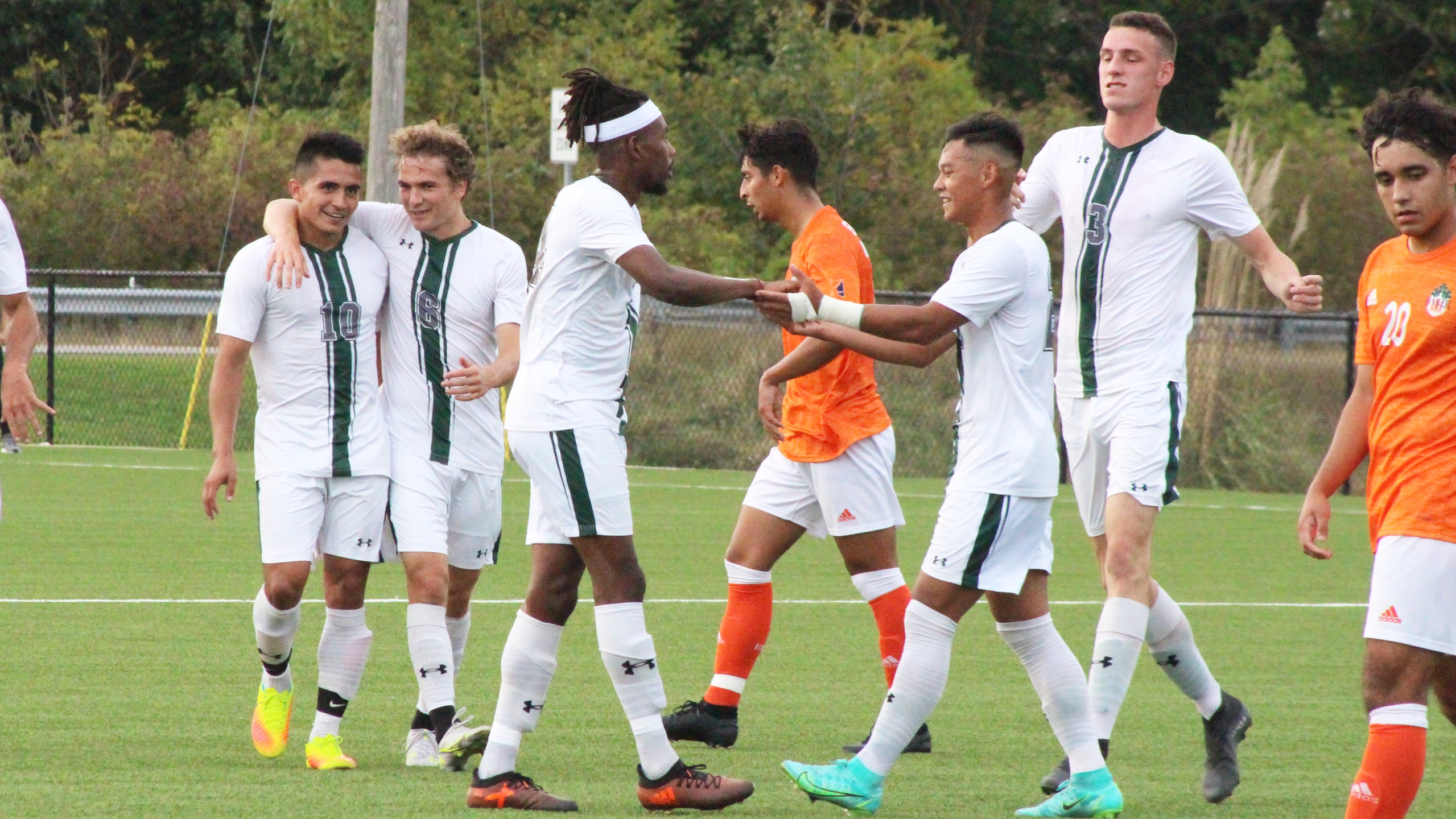 No. 1 Central rolls past No. 10 Wildcats, 4-1
