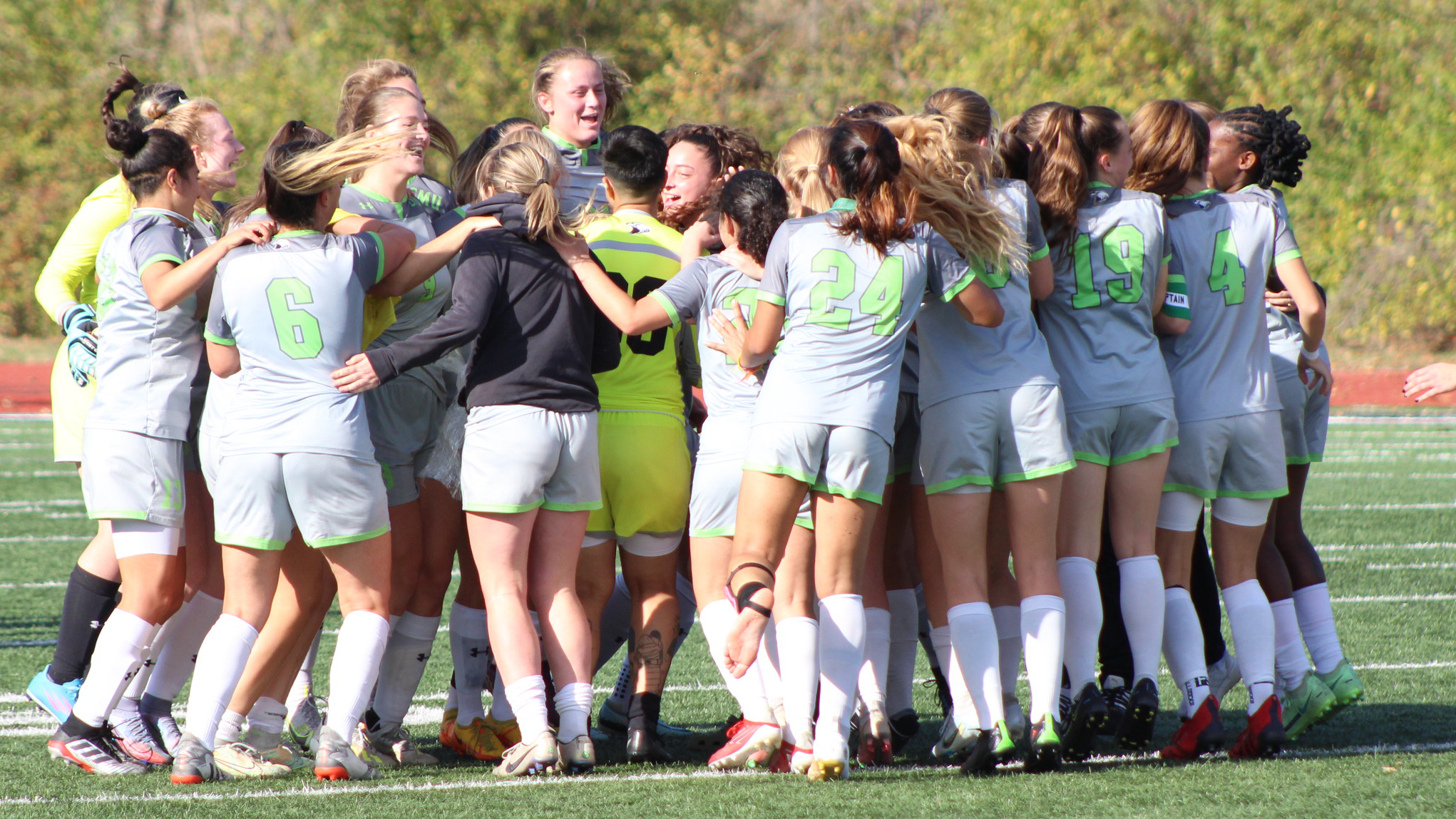 Eagles Clinch Fourth-Straight Heart Championship with Shut Out of Mustangs