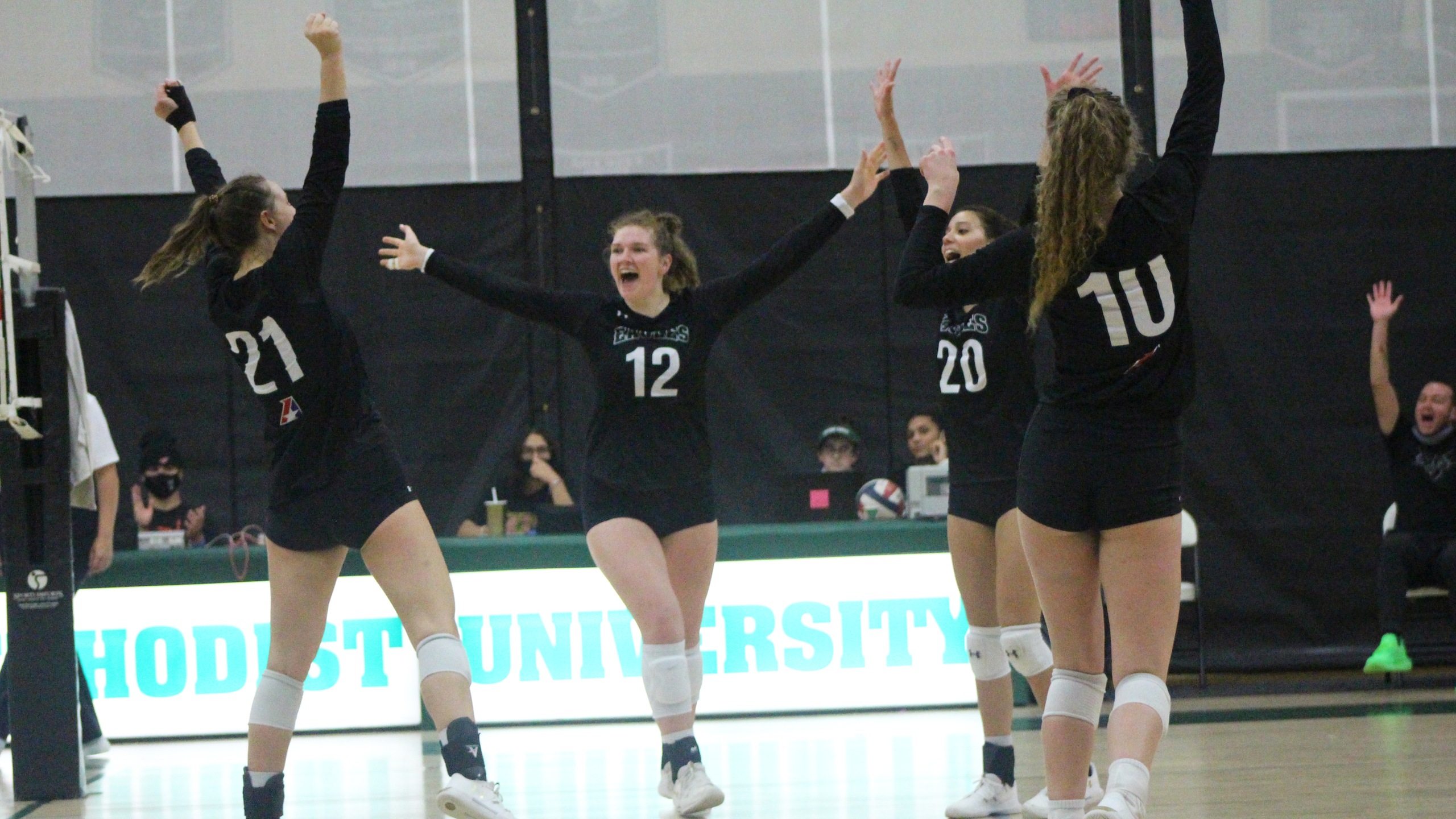 No. 11 CMU completes third straight sweep over Statesmen Friday night